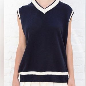 brandy melville navy and cream sweater vest knit one size like new without tags